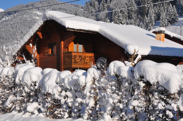 Photo du chalet en hiver